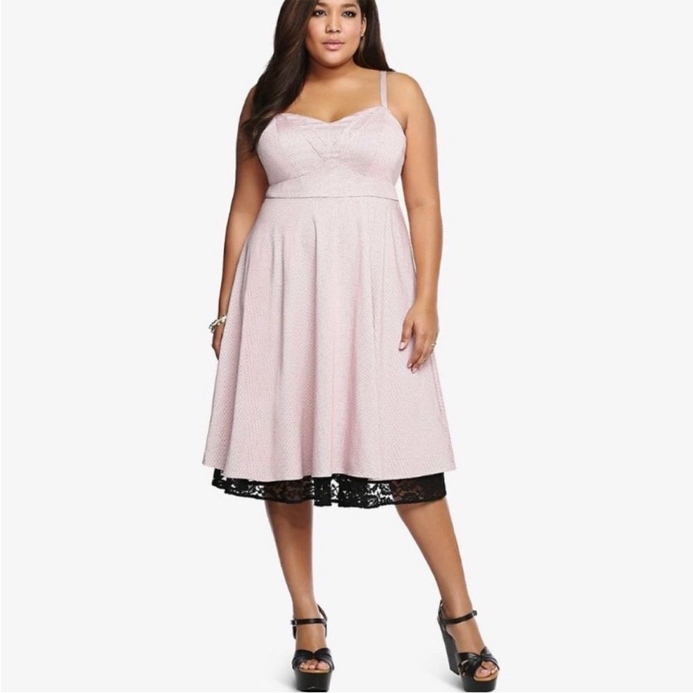 ✨Torrid 50’s Lace Trim Polka Dot Fit and Flare Sz 24 Dress in Pink/Black✨